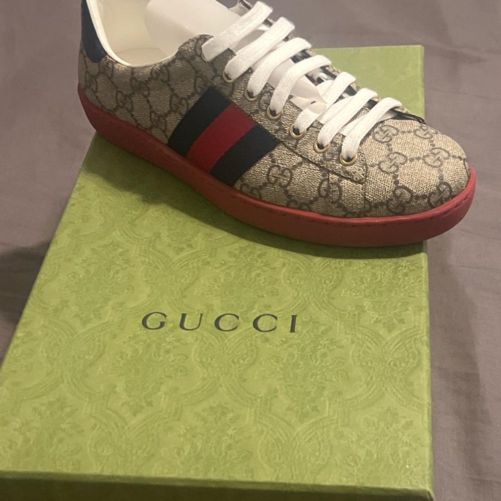 Gucci Men's Beige and Red Patterned Sneakers